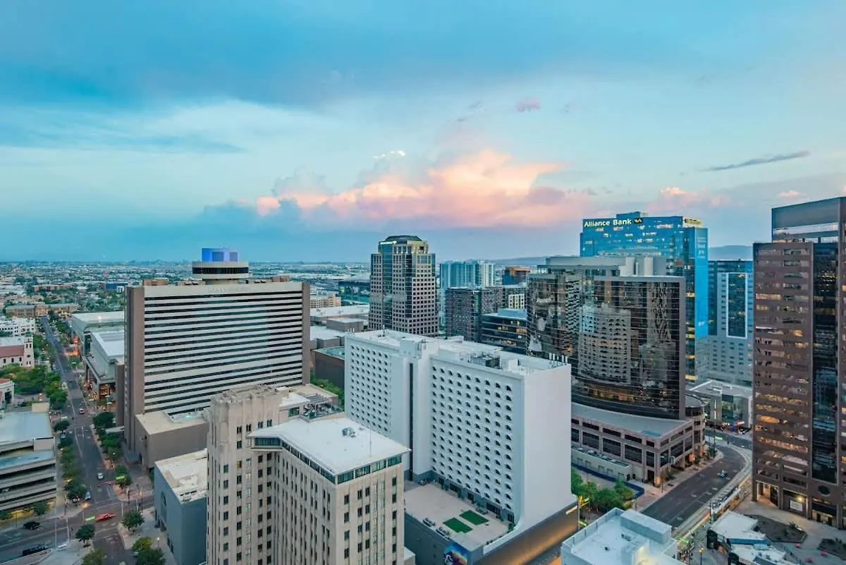 Appartamento Stylish 1Br Highrise Dt, Parking, Pool, Gym, W-D, Golf Phoenix 0*,