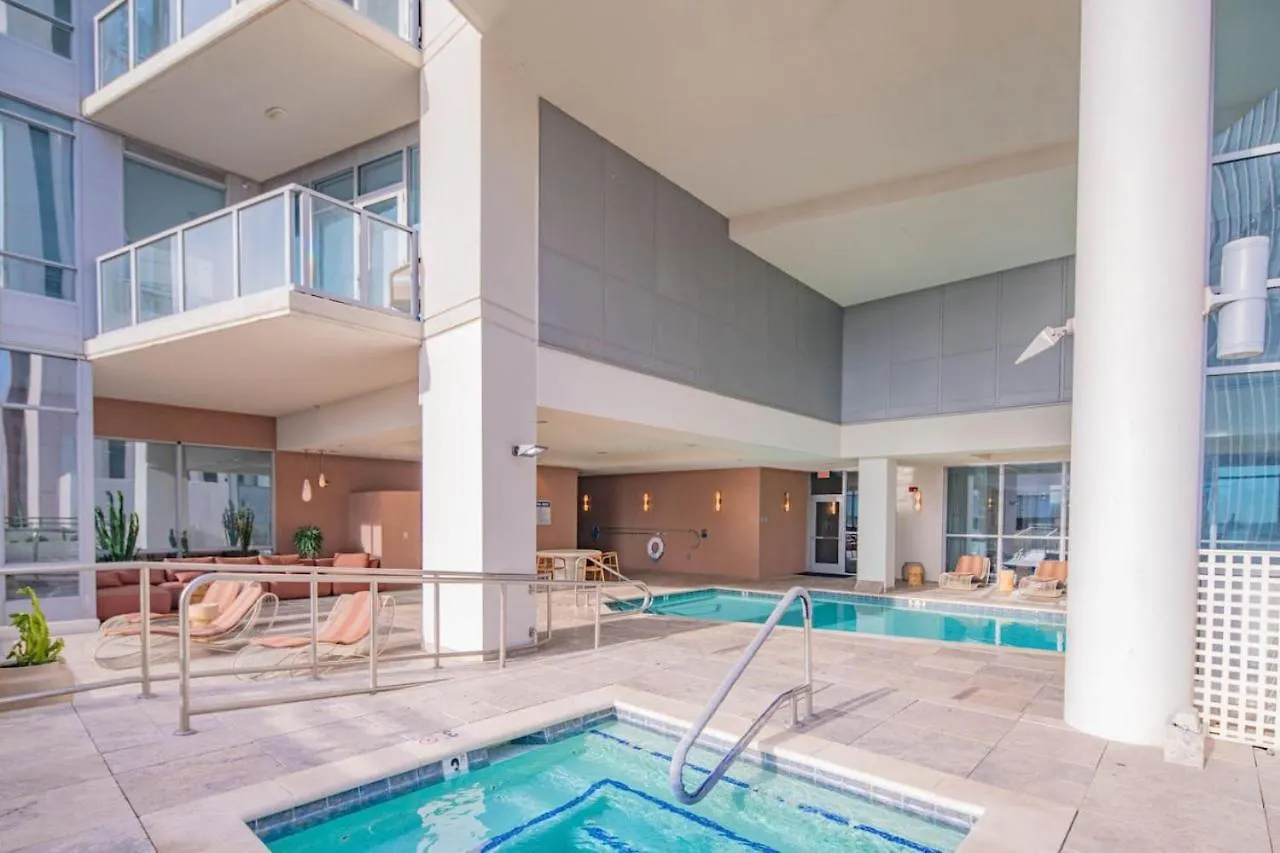 Stylish 1Br Highrise Dt, Parking, Pool, Gym, W-D, Golf Διαμέρισμα Φοίνιξ