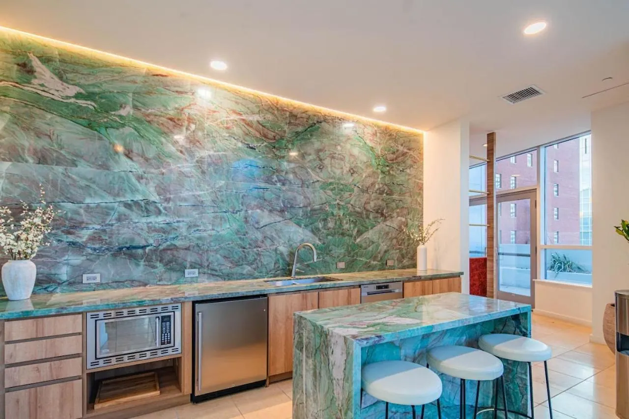 Stylish 1Br Highrise Dt, Parking, Pool, Gym, W-D, Golf Διαμέρισμα Φοίνιξ