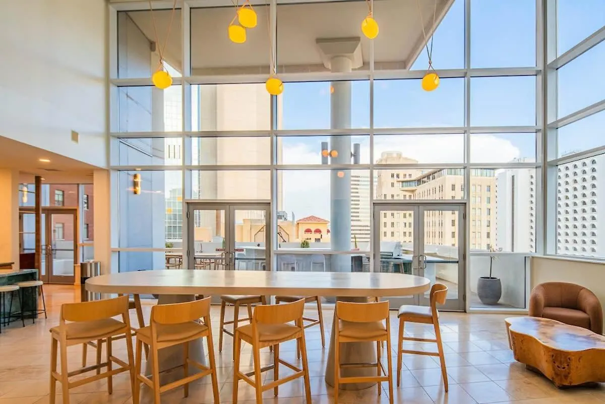 Stylish 1Br Highrise Dt, Parking, Pool, Gym, W-D, Golf Διαμέρισμα Φοίνιξ