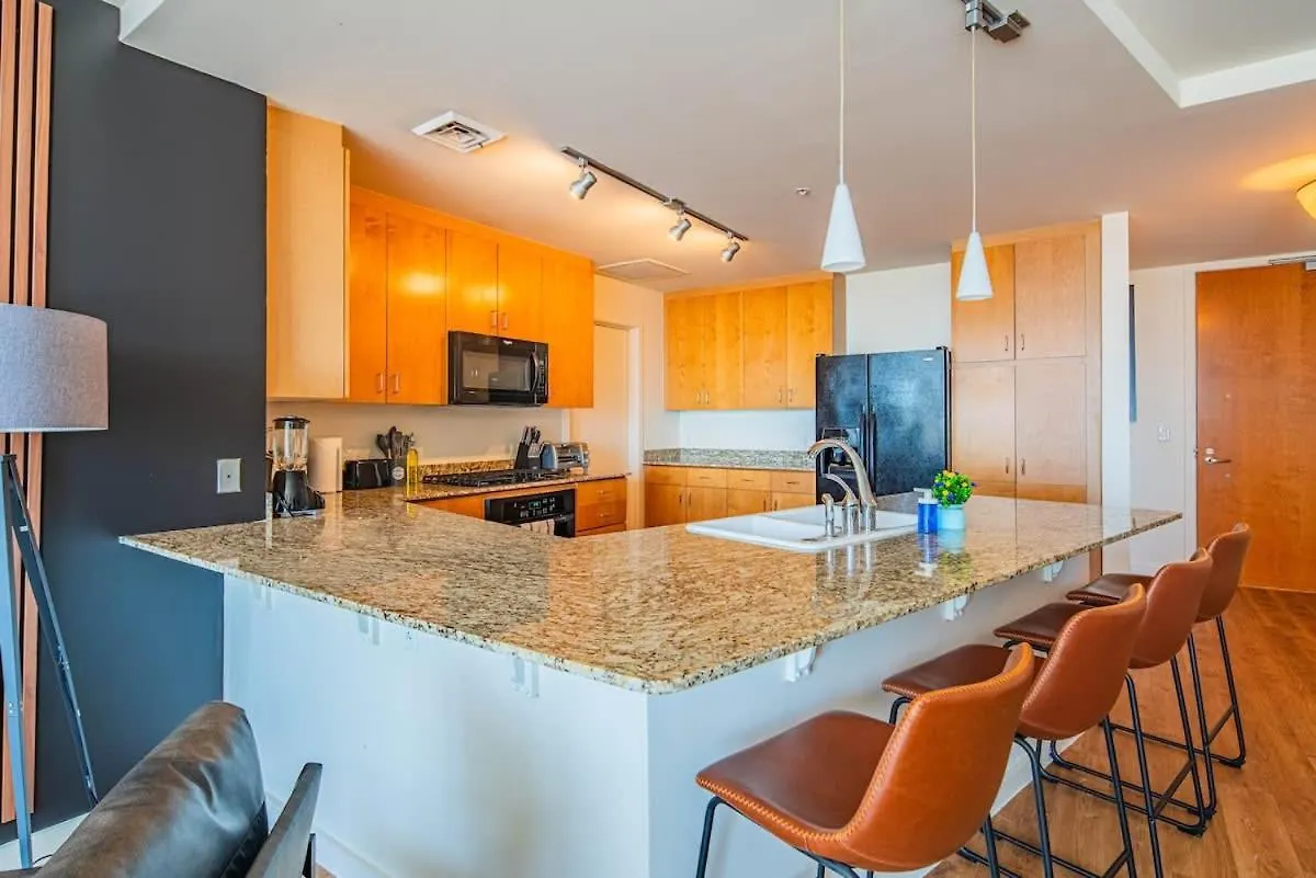 Stylish 1Br Highrise Dt, Parking, Pool, Gym, W-D, Golf Διαμέρισμα Φοίνιξ