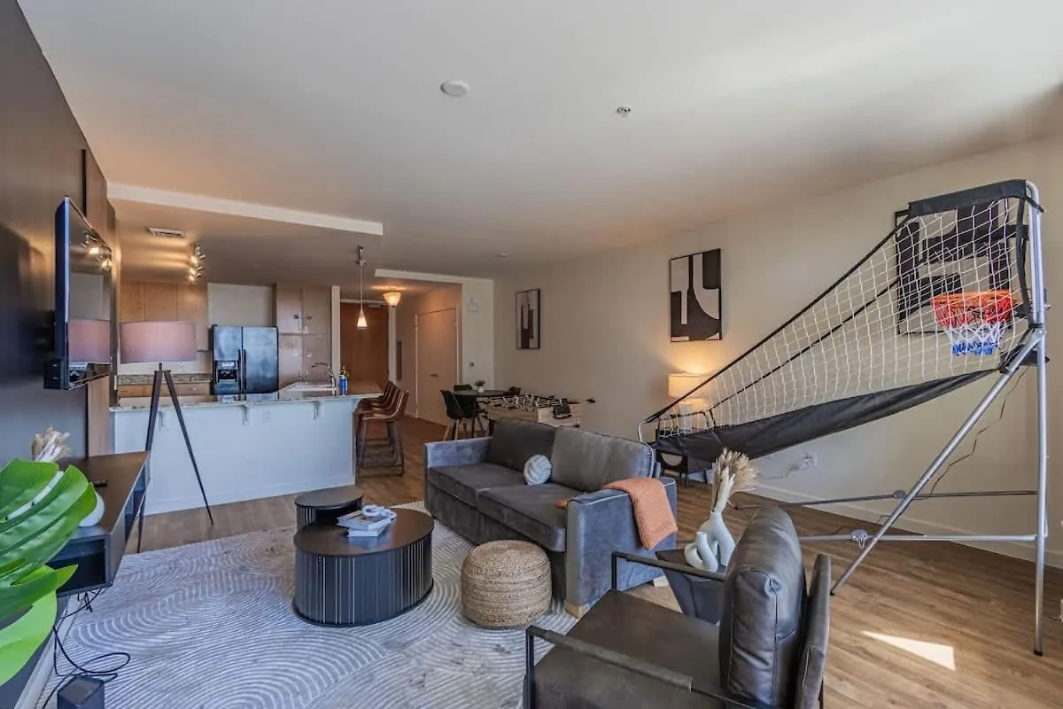 Stylish 1Br Highrise Dt, Parking, Pool, Gym, W-D, Golf Διαμέρισμα Φοίνιξ